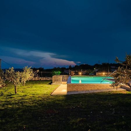 Villa De La Vie Raša Extérieur photo